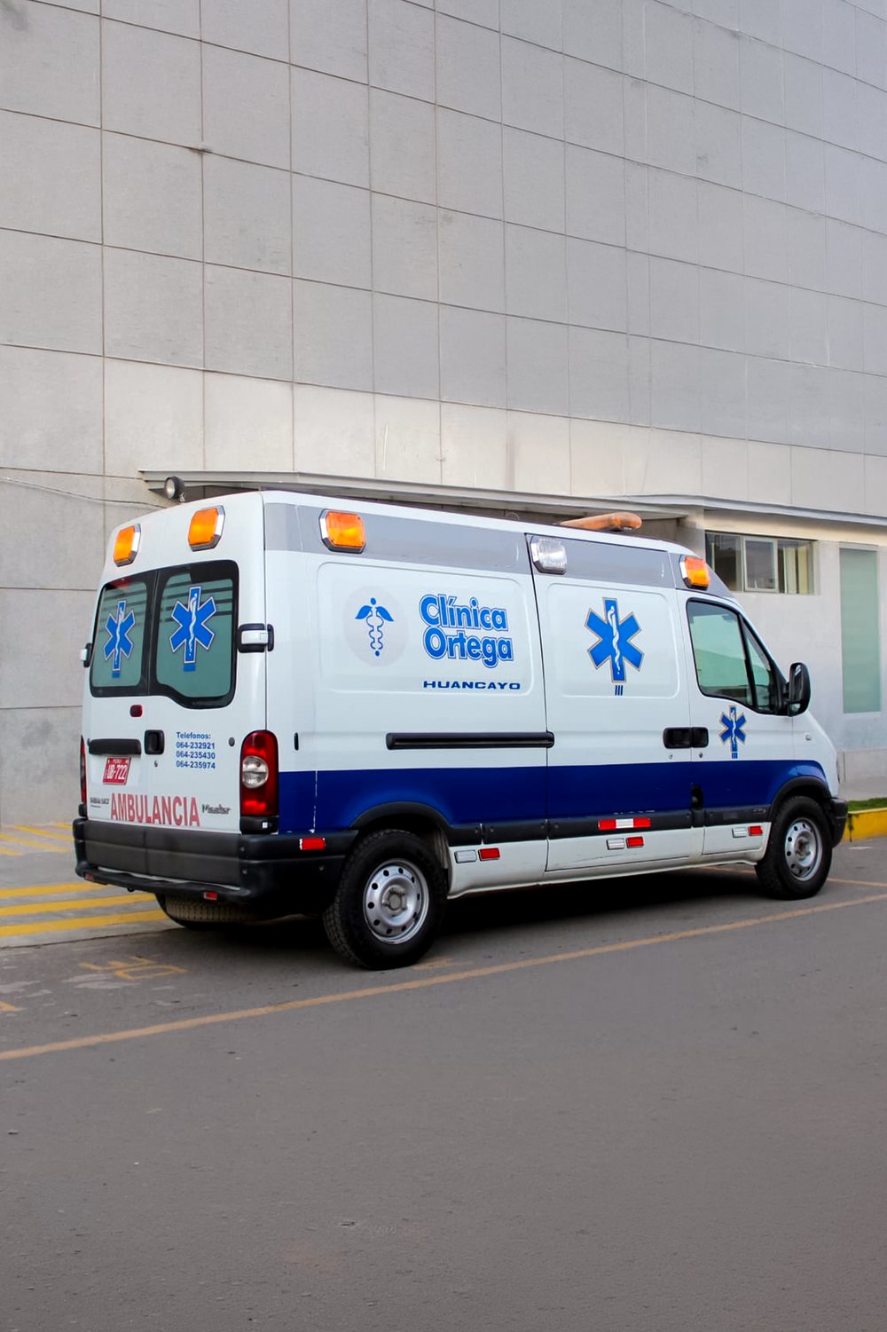 Ambulancia en Clínica Ortega, Huancayo — foto 2